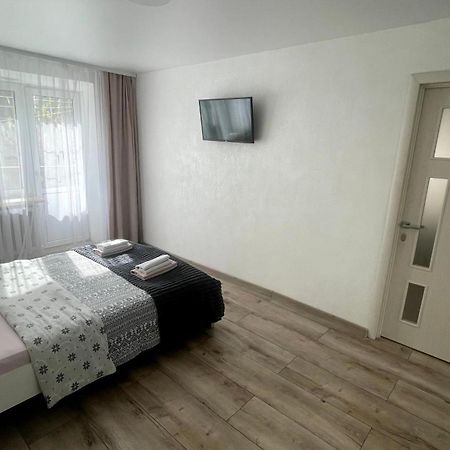 Appartamento Нова 2Х Кімнатна В Центре Rivne Esterno foto